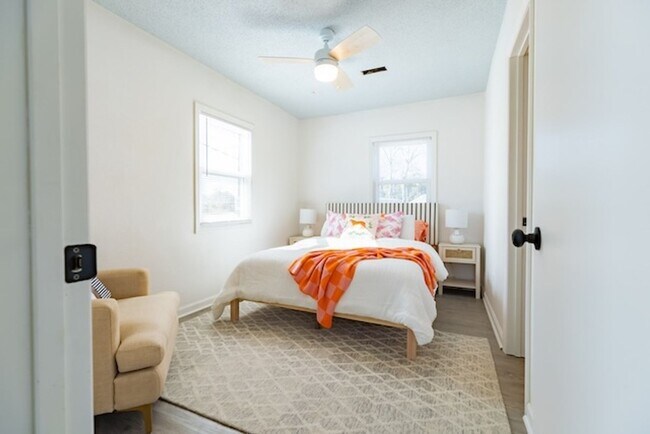 Foto del edificio - Live in the newly designed SOCO Community!