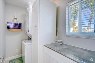 Building Photo - 5602 NE Gulfstream Way