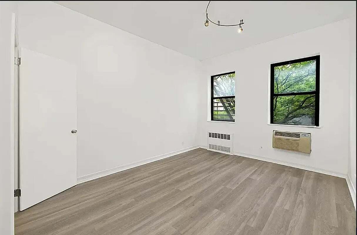 Building Photo - 340 W 48th St