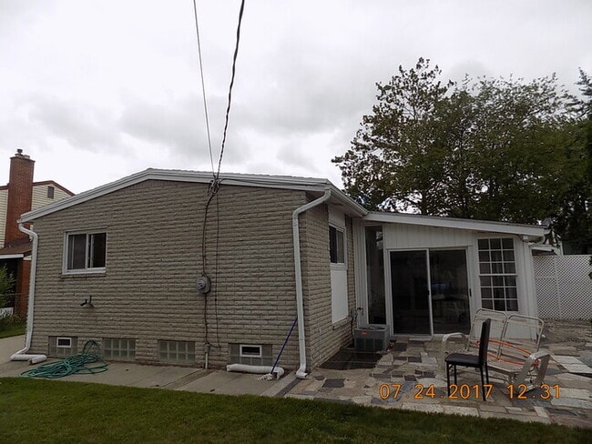 Building Photo - 8783 Lozen Dr