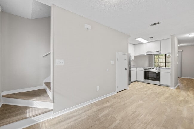 Building Photo - 205 Marquette St