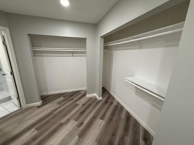 Foto del edificio - 2812 Forest Hills Dr