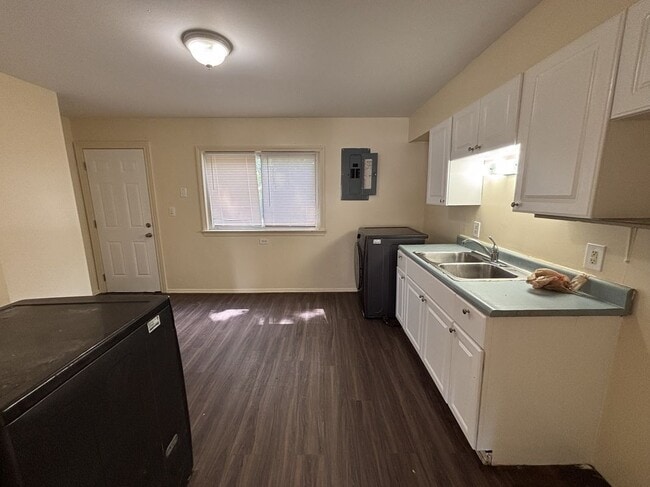 Building Photo - 14824 Myola Ave