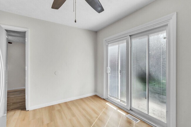 Foto del edificio - NEW LISTING!!!!!