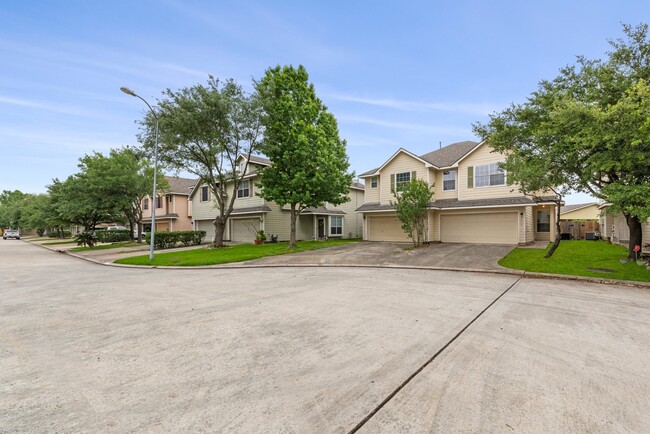 Foto del edificio - 8710 Thistlemoor Ln