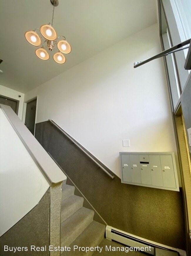 Building Photo - 1306 W 41st Ave