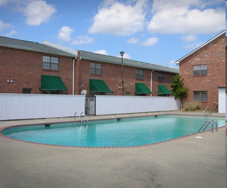 Pool - Mark V Apartments