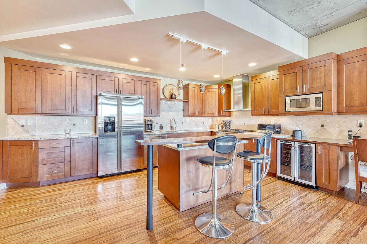 2210 Blake St Unit 301, Denver, CO 80205 Condo for Rent in Denver, CO