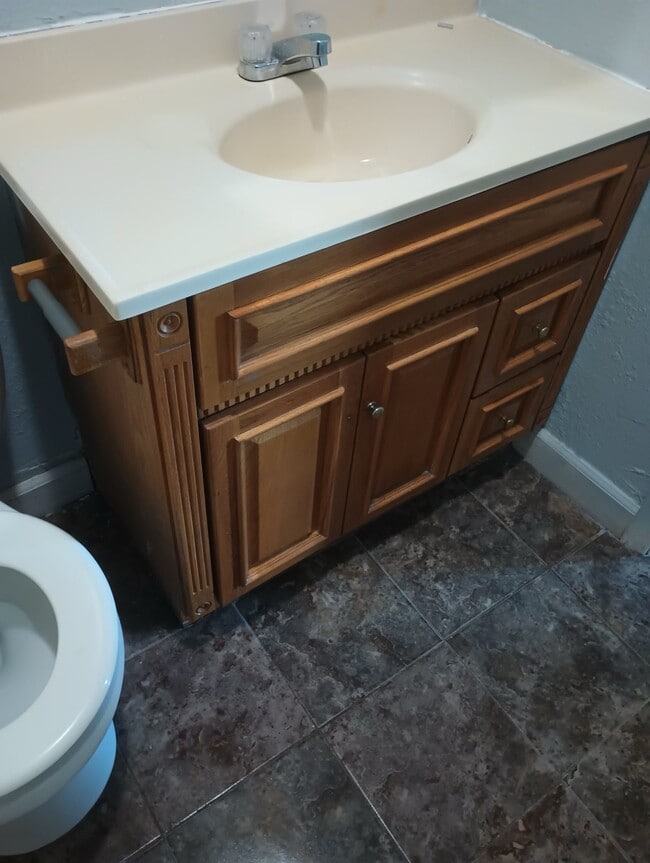 Building Photo - 113 W Ash St