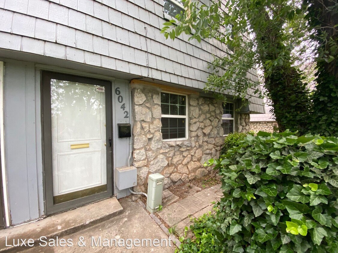 6042 Northwest Expy, Warr Acres, OK 73132 House Rental in Warr Acres