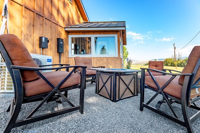 Building Photo - 810 Watt Canyon Rd