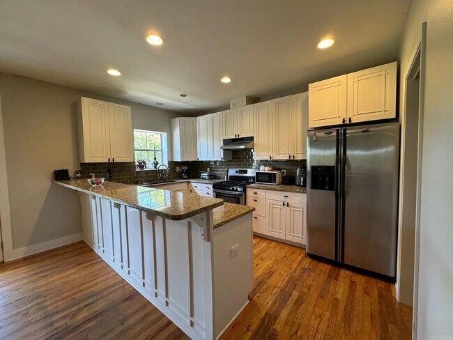 Foto del edificio - 3124 Kavanaugh Blvd