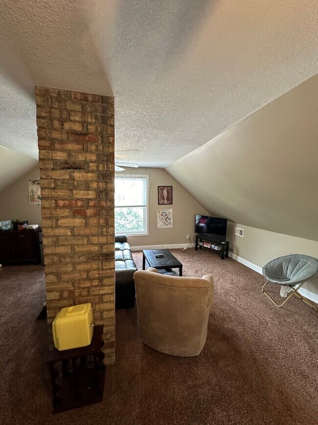 Foto del edificio - 214 8th Ave NE