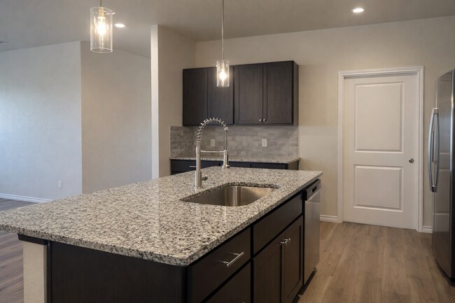 Foto del edificio - 3 Bed 2 bath New Management!!!