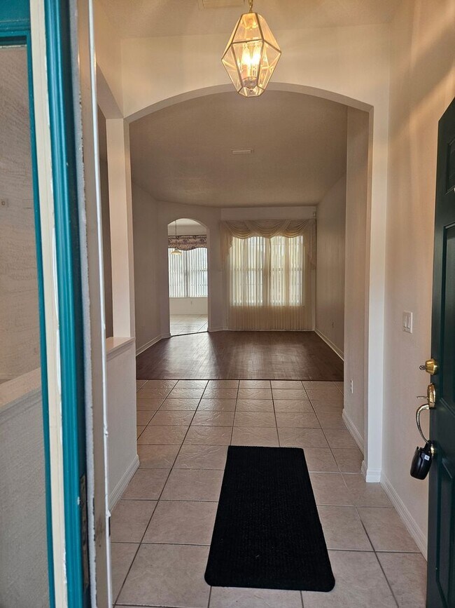 Building Photo - 4 BEDROOM 3 FULL BATH HOME WITH A SCREENED IN POOL IN THE BEAUTIFUL PALM COAST