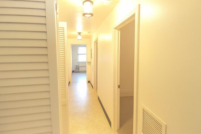 Foto del edificio - 44 Gifford Ave