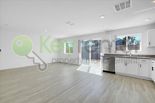 Foto del edificio - 2129 Shady Tree Cir