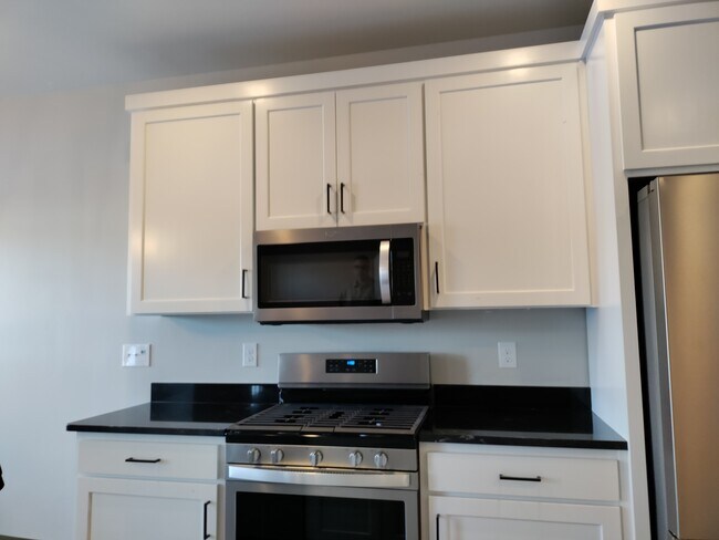 Building Photo - 2922 Sunburst Dr