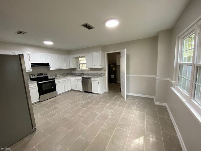 Foto del edificio - 3113 Wellborne Dr W