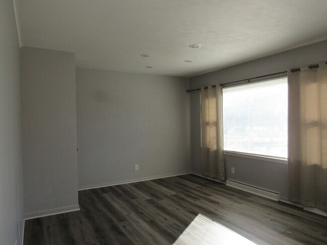 Building Photo - 540 Holmes St