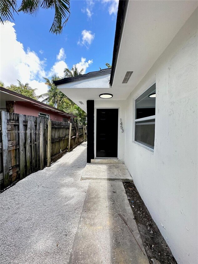 Primary Photo - 1453 NW 34th St