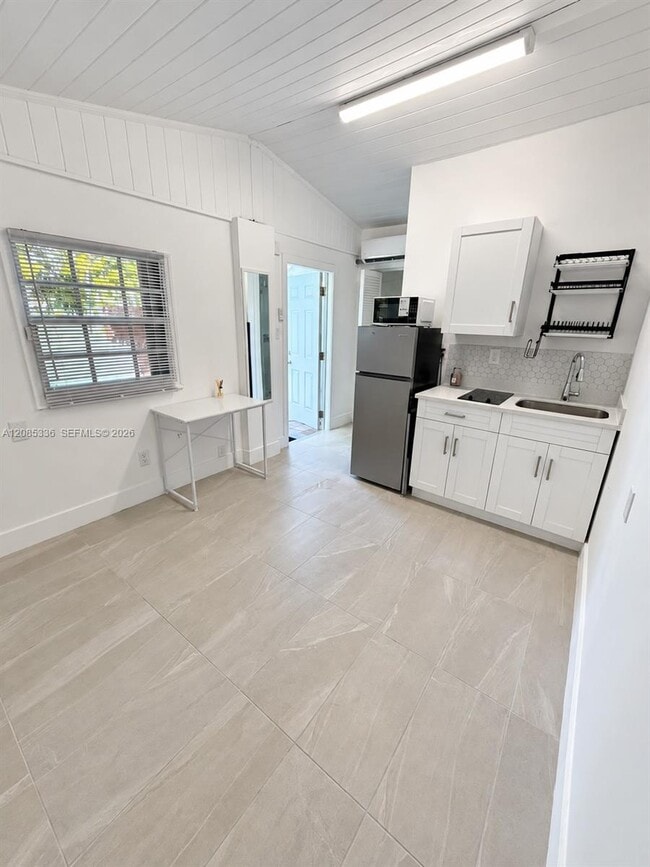 Building Photo - 6765 SW 34th St