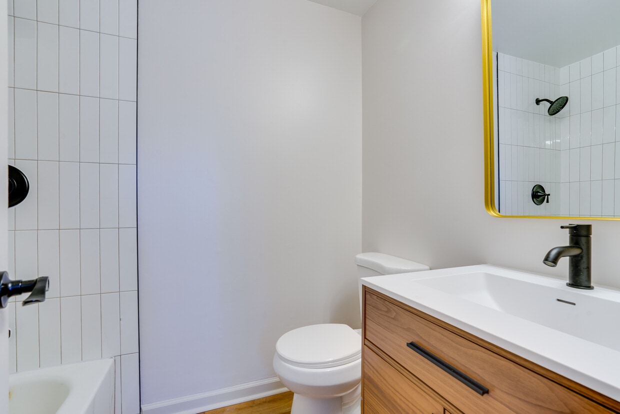 Foto principal - 8032 Saint Annes Ct