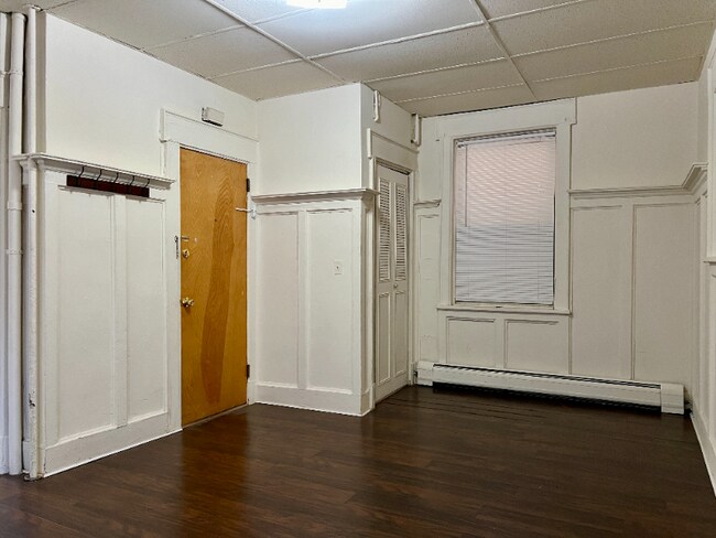 Building Photo - 422 Broad Ave