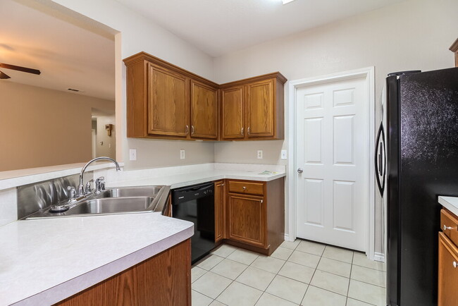 Foto del edificio - 1232 Clay Ln