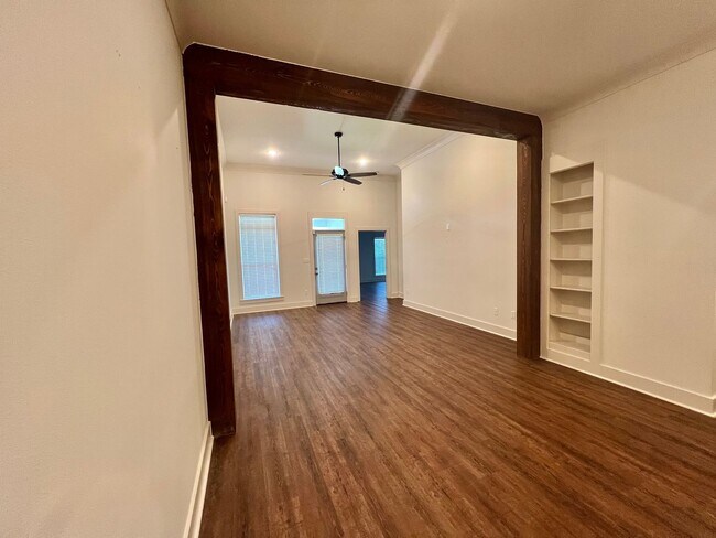 Foto del edificio - Spacious Two Bedroom Townhouse off Jefferson Hwy