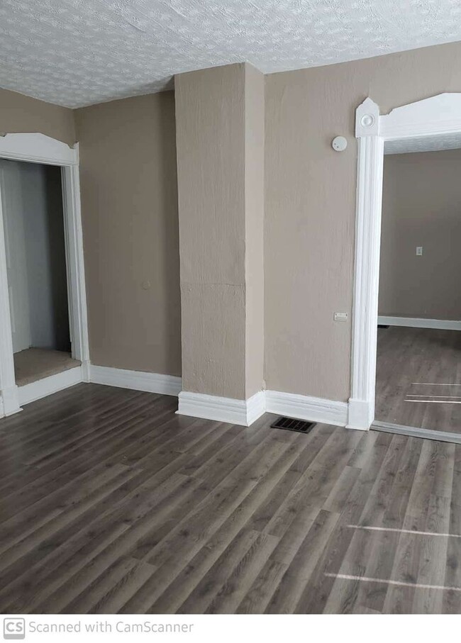 Building Photo - Recently remodeled 3 bed/1bath home with c...