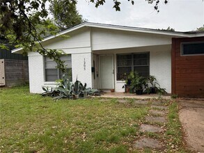 Building Photo - 1205 Fieldcrest Dr