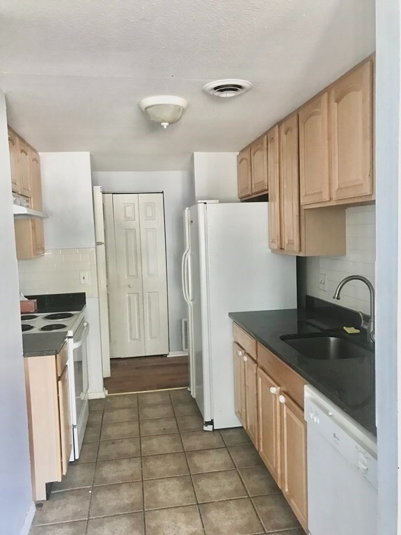 30 Church St Unit 6, Braintree, MA 02184 Condo for Rent in Braintree