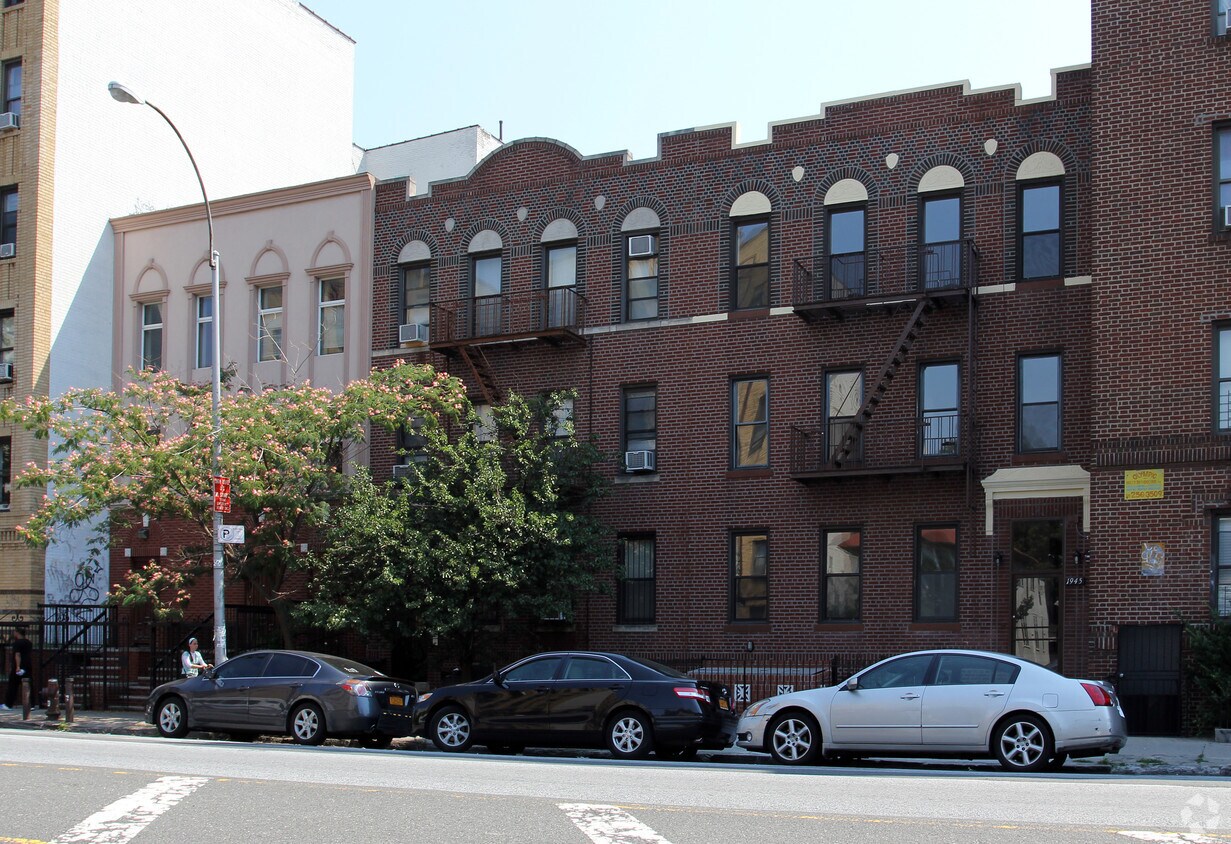 Building Photo - 1945 Ocean Ave