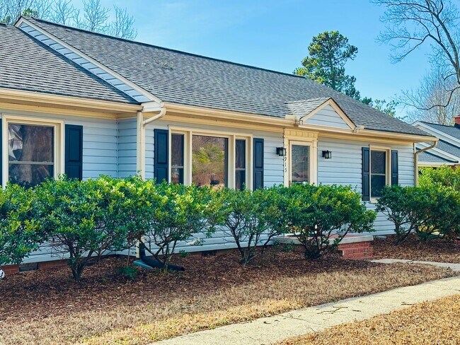 Foto del edificio - Updated Single-Level 3BD Home in Durham | Large Deck & Patio | Minutes to Duke & I-85