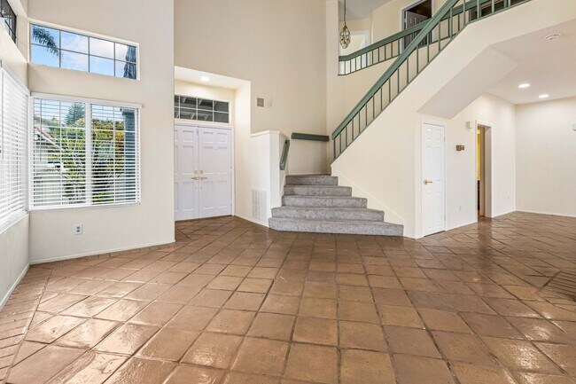 Foto del edificio - Stunning Home for Rent in Tierra Mesa, Sorrento Valley