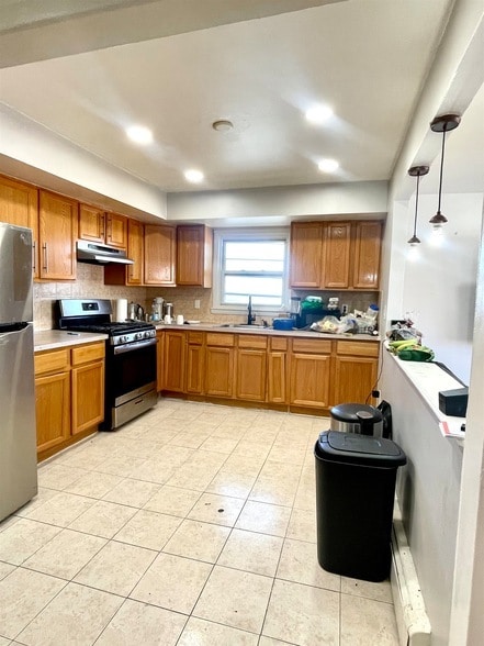 Building Photo - 1517 72nd Street Unit 2nd Floor