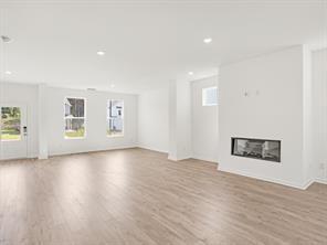 Foto del edificio - 202 Groveton Ct