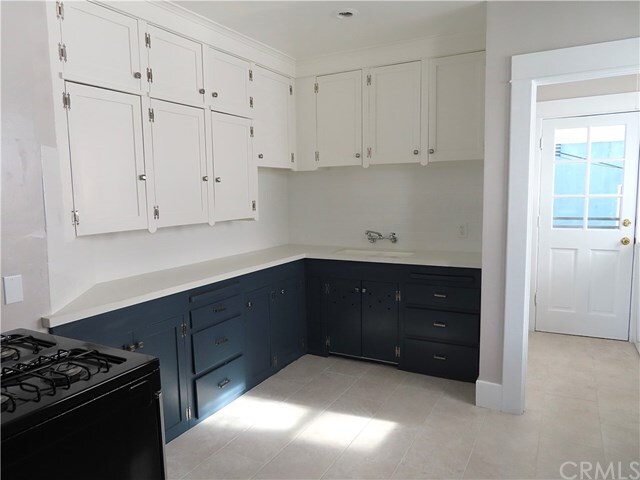 Primary Photo - 23 N Alboni Pl