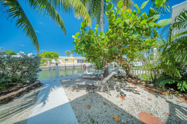 Building Photo - 767 98th St