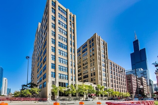 Building Photo - 728 W Jackson Blvd