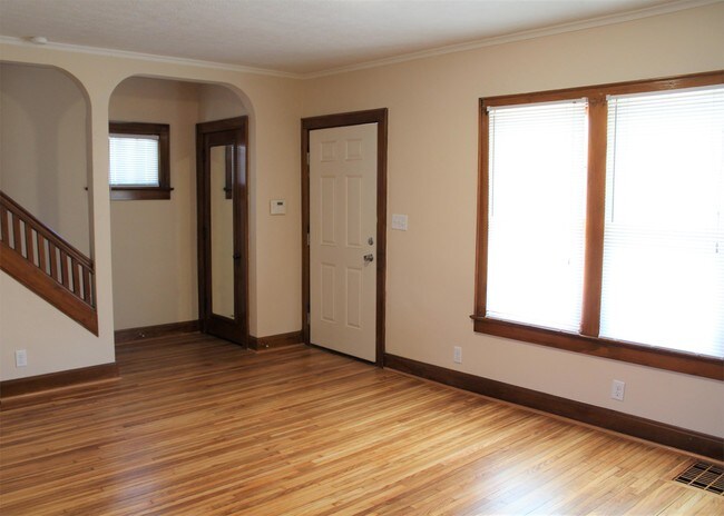 Building Photo - 830 Siebert St