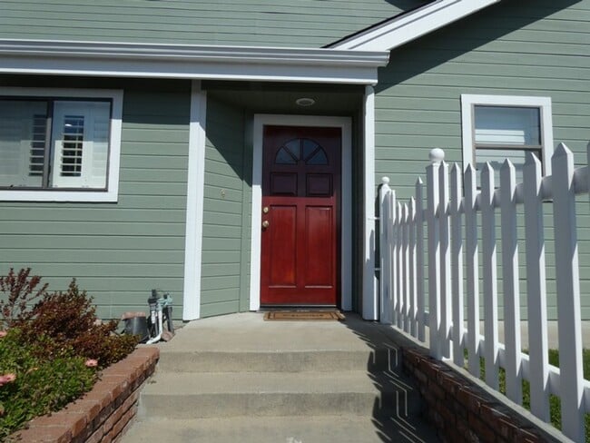 Building Photo - Charming 2 bedroom 2 bath in the heart of Arroyo Grande