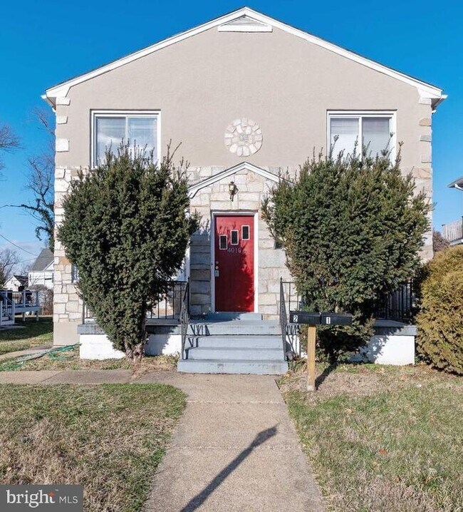 Building Photo - 4010 Fernhill Ave