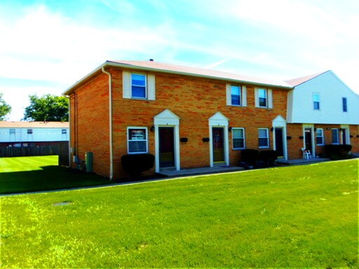 Building Photo - 1755 Pine Tree St N
