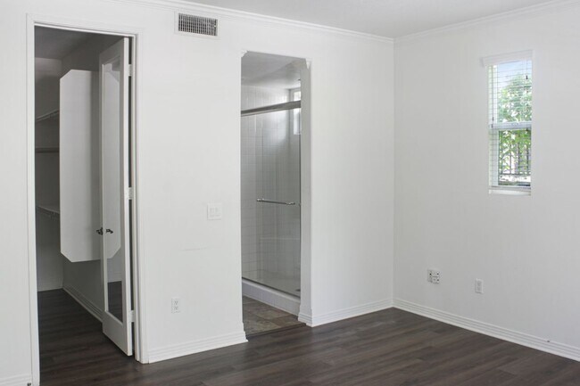 Foto del edificio - 2480 E Villa St
