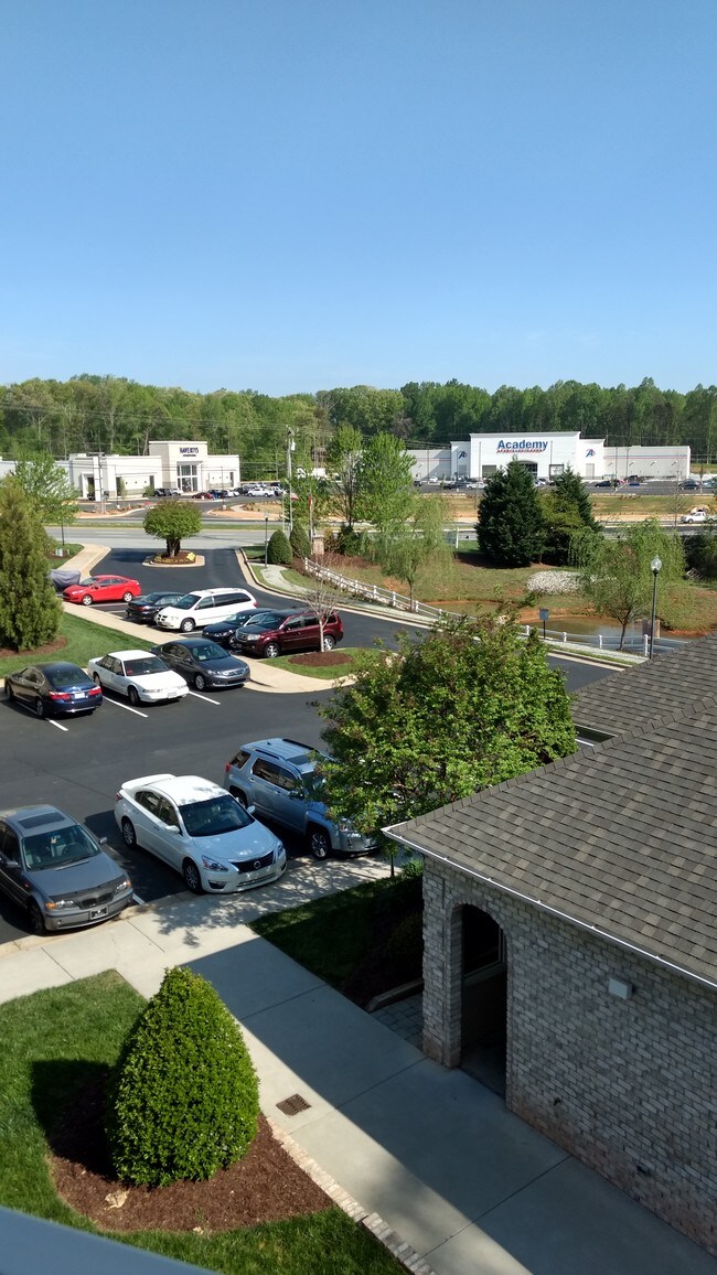 Wendover Axcess Apartments in Greensboro, NC