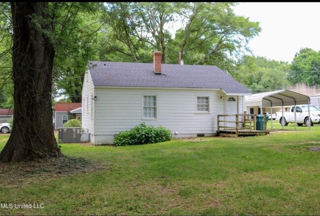 Building Photo - 213 Lindale St