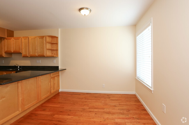 Dining Area - Dwight Garden Apartments