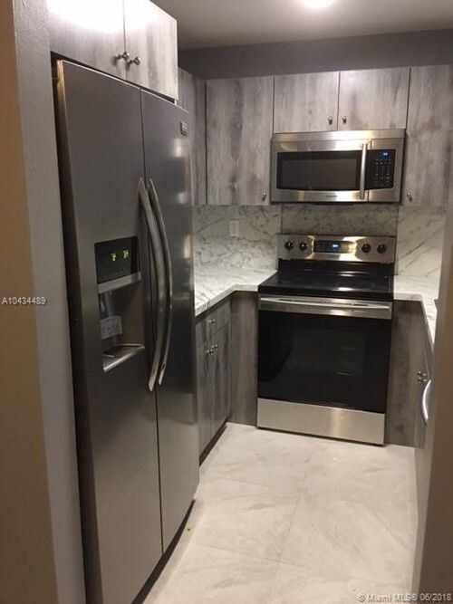 Foto del edificio - 3090 Coral Springs Dr